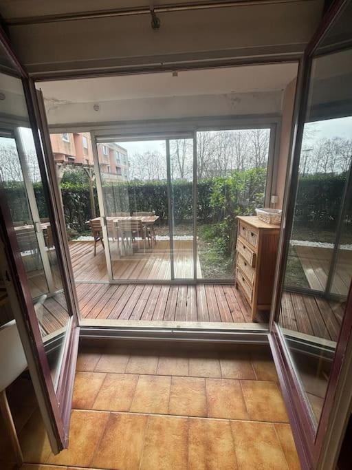 Apartamento F2 Avec Terrasse, Parking Gratuit Guyancourt Exterior foto