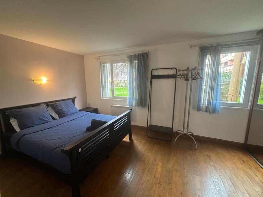 Apartamento F2 Avec Terrasse, Parking Gratuit Guyancourt Exterior foto